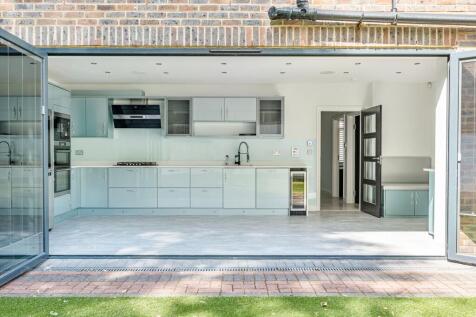 Kitchen/ Dining Room