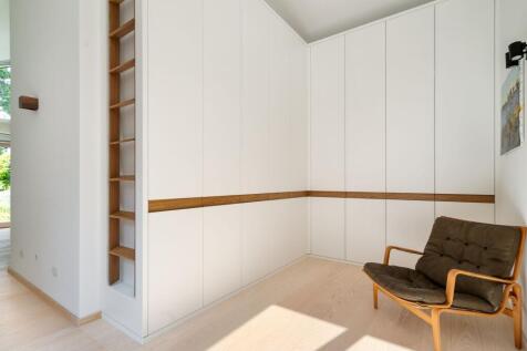 Wardrobe/Dressing Area