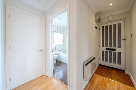 1372245-7-68fa035...