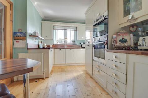 71 ATHELSTAN GARDENS-15.jpg