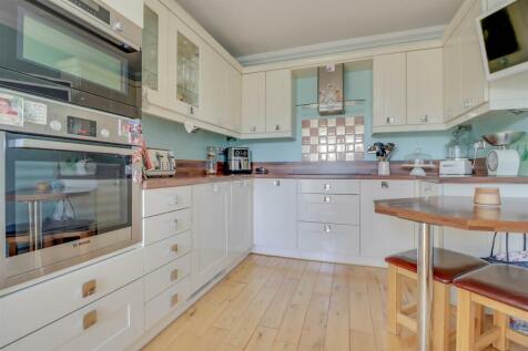 71 ATHELSTAN GARDENS-14.jpg
