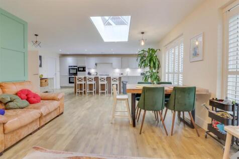6 GORSE WOOD VIEW INSIDE-23.jpg