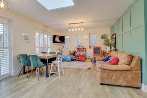 6 GORSE WOOD VIEW INSIDE-20.jpg