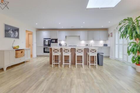 6 GORSE WOOD VIEW INSIDE-19.jpg