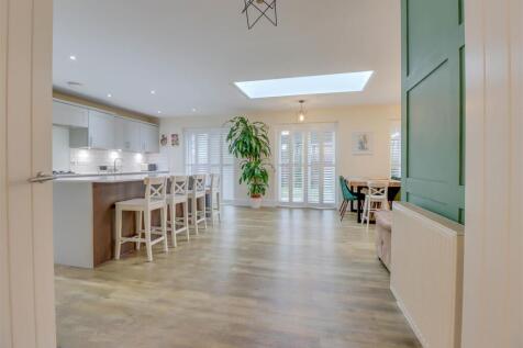 6 GORSE WOOD VIEW INSIDE-18.jpg