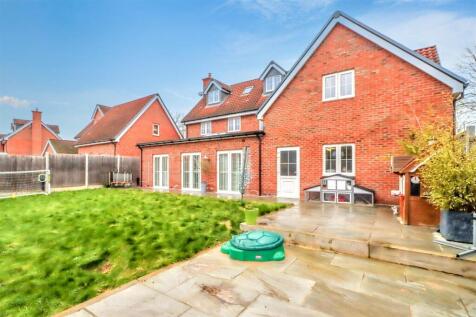 6 GORSE WOOD VIEW OUTSIDE-4.jpg