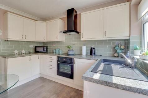 4 ALMA CLOSE-8.jpg