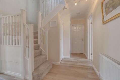 18 FRIERN WALK (13).jpg