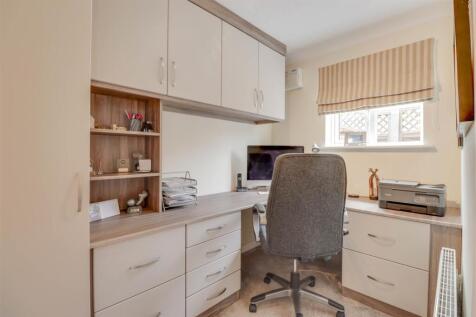 18 FRIERN WALK (15).jpg