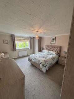 friern walk bedroom.jpg