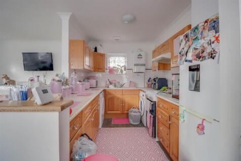 111 ALDERNEY GARDENS WICKFORD-2.jpg