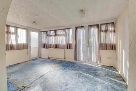 28 LEASWAY INSIDE-3.jpg