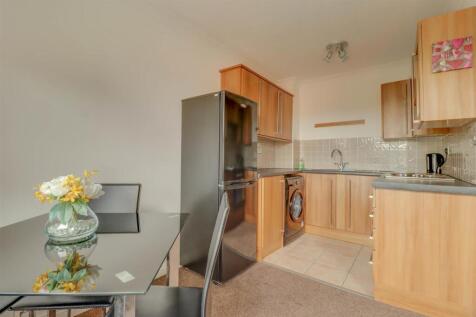 36 TALLOW GATE INSIDE.jpg