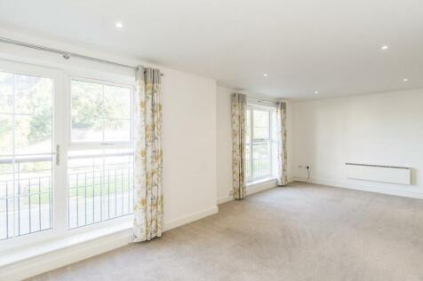 Living/Dining Area