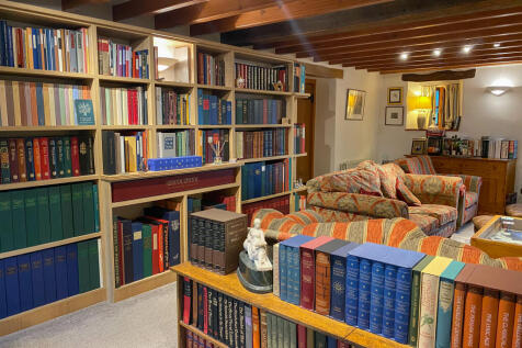 Bespoke Built in Book Shelving