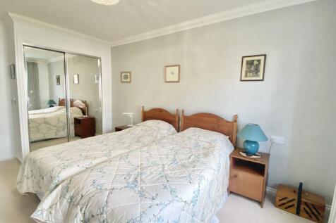 Double Bedroom with Fitted Wardrobes