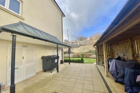 Bin/Wheelchair Store