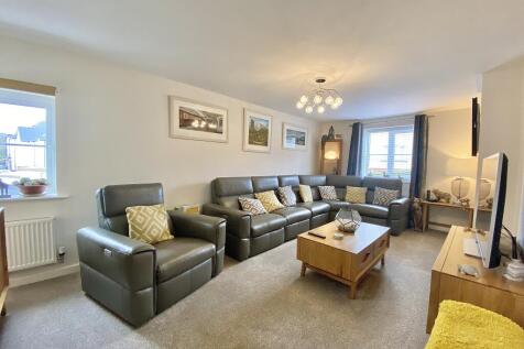 Spacious Sitting Room