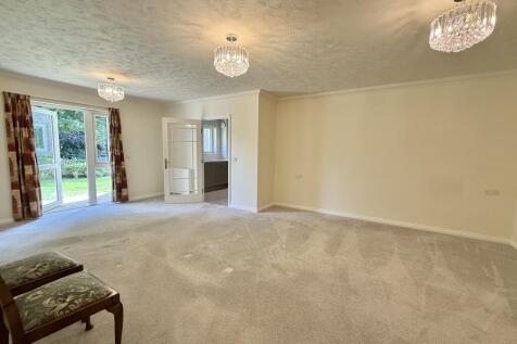 Good Size Lounge/Diner