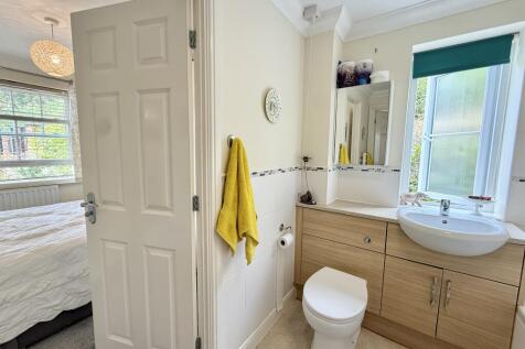 Jack &amp; Jill Bathroom