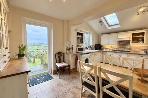 Spacious Kitchen/Breakfast Room
