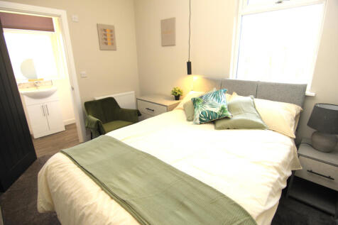 ROOM TO RENT WITH EN SUITE
