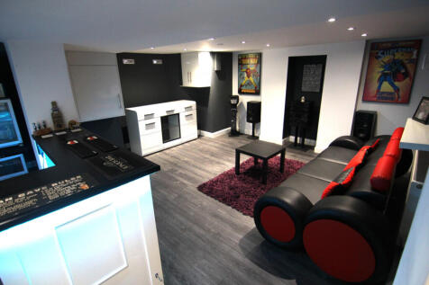 Four Bedroom Bay Fronted End Terraced