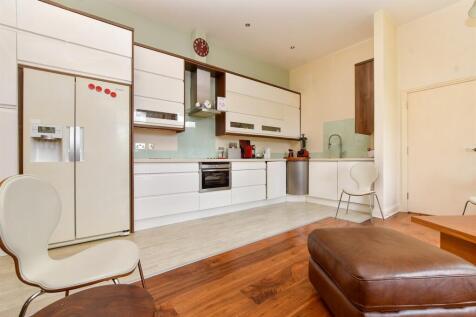 Lounge/Kitchen