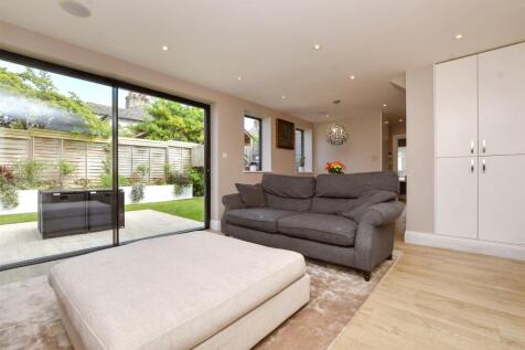 Kitchen / Lounge / Dining Area