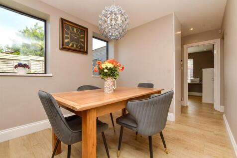 Kitchen / Lounge / Dining Area
