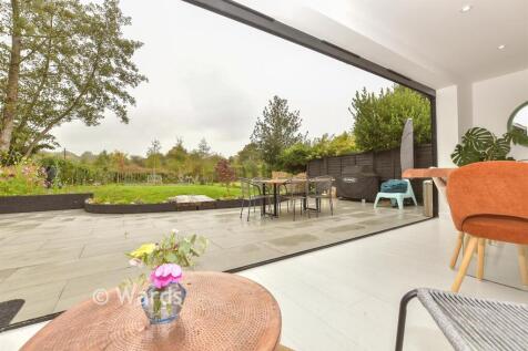 Lounge/Dining Area/Kitchen