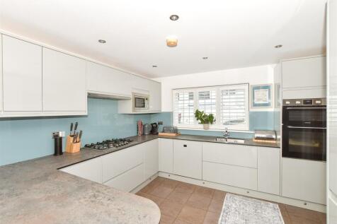 Kitchen/ Dining Room