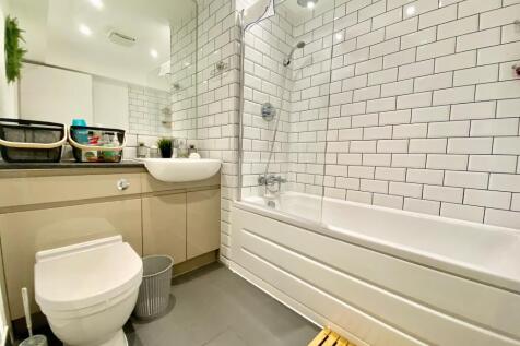 Fully fitted bathroom