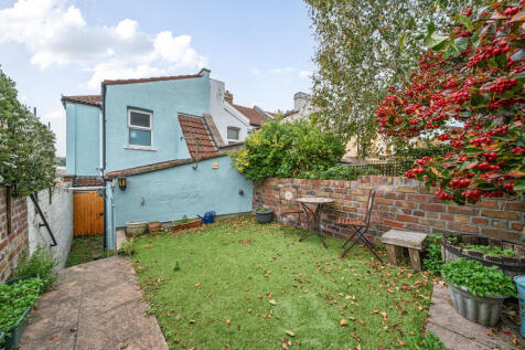 1365982-6-68efa20...