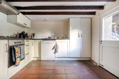 1359833-4-68dbe40...