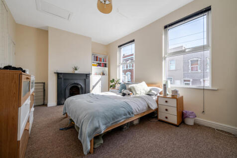 1359833-11-68dbe5...