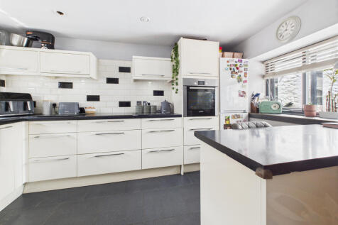 CAM05627G0-PR0004-STILL016