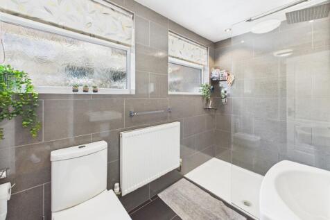 CAM05627G0-PR0004-STILL009