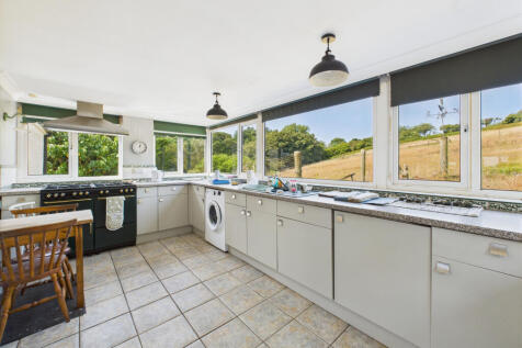 CAM05627G0-PR0012-STILL010