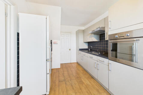 CAM05627G0-PR0020-STILL029