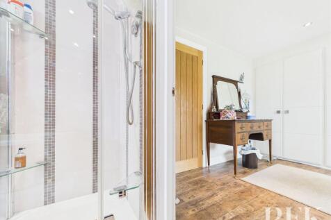 En-Suite to Dressing Room