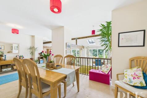 Dual Level Open Plan Living / Dining / Kitchen