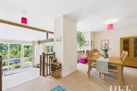 Dual Level Open Plan Living / Dining / Kitchen