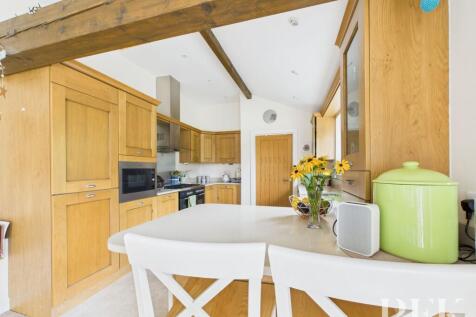 Dual Level Open Plan Living / Dining / Kitchen