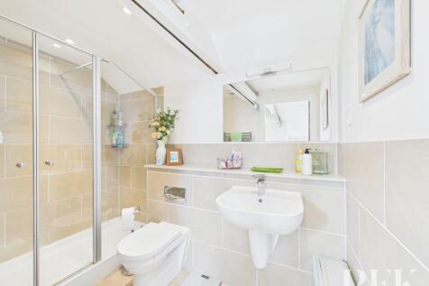 En-Suite to Bedroom 1