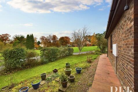 Side to Front Garden