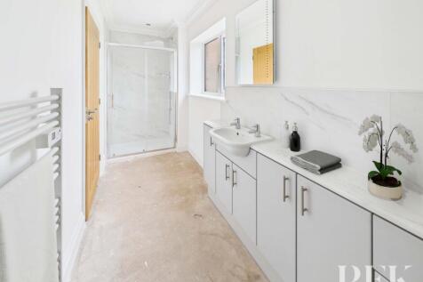 Ground Floor En Suite