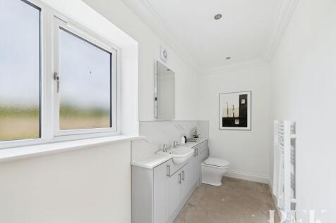 Ground Floor En Suite