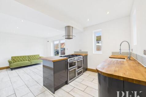 Open Plan Kitchen / Living / Dining