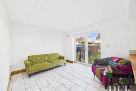 Open Plan Kitchen / Living / Dining